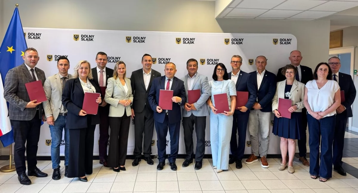 Promesy odebrali przedstawiciele dziesięciu dolnośląskich samorządów 