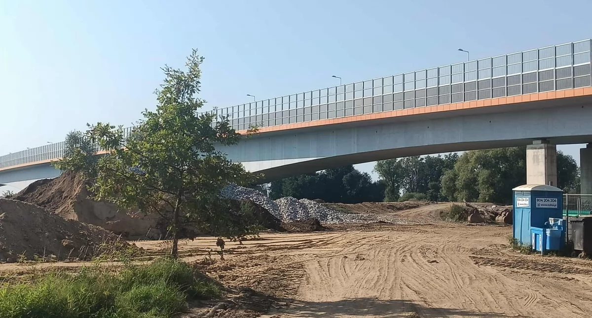 Inwestycje, Modernizacja wałów przeciwpowodziowych Brzegu Dolnym - zdjęcie, fotografia