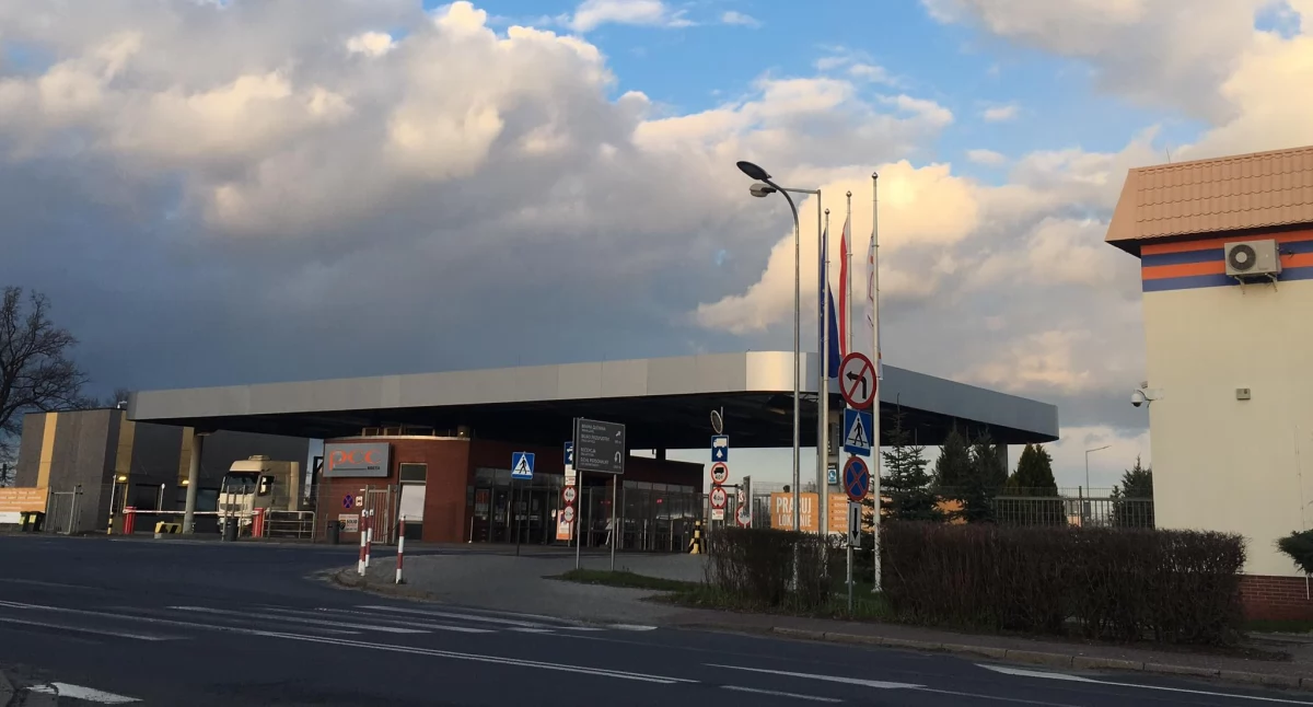 Radni i rady samorządowe, związane ręce zawsze będzie śmierdzieć - zdjęcie, fotografia
