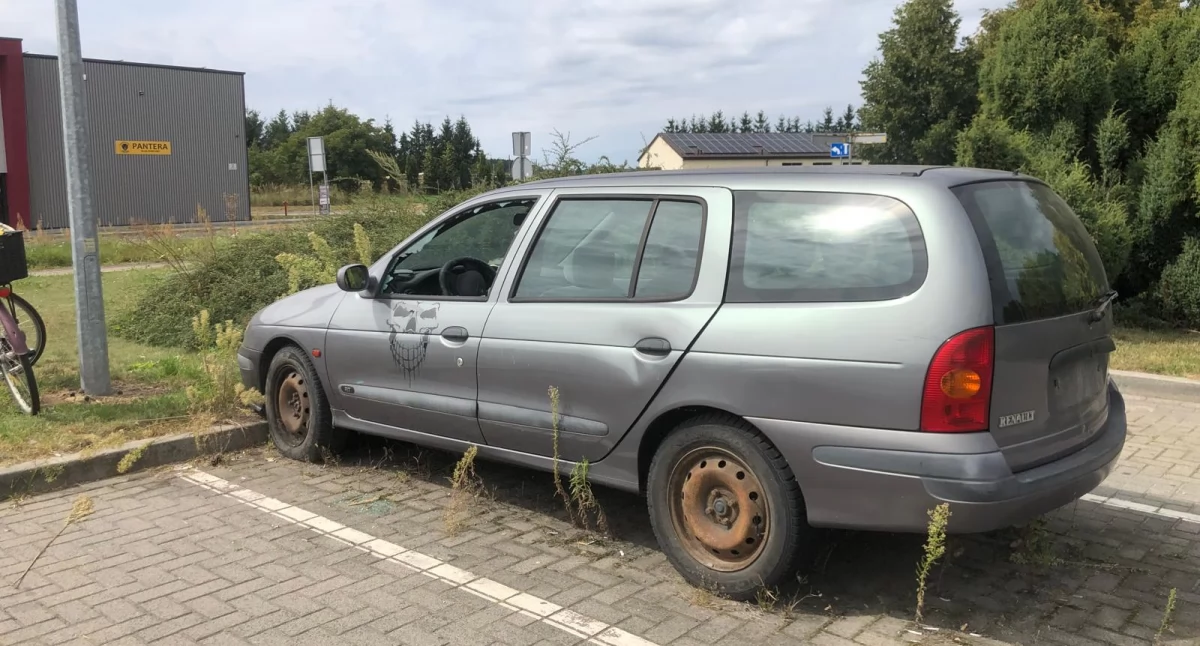 Interwencje, Porzucone parkingu Orlen Brzegu Dolnym Mieszkańcy pytają zajmie - zdjęcie, fotografia