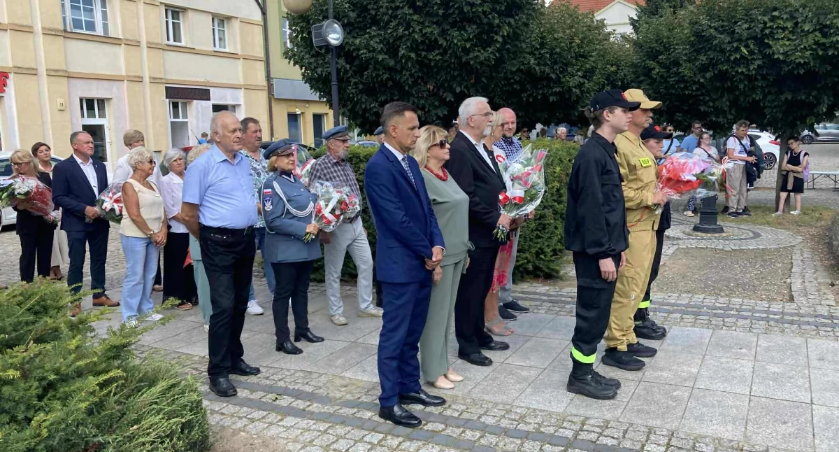 Święta i obchody, Brzeg Dolny upamiętnił rocznicę wybuchu wojny światowej - zdjęcie, fotografia