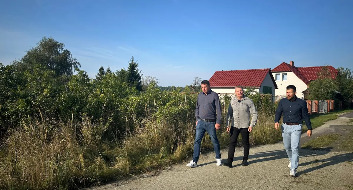 Inwestycje, droga dojazdowa gruntów rolnych Bukowicach Podpisano umowę - zdjęcie, fotografia