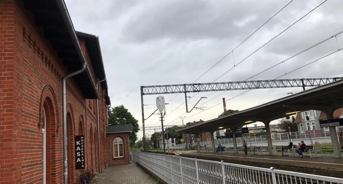 Inwestycje, Petycja remontu peronów Wołowie Brzegu Dolny Windy peronach - zdjęcie, fotografia