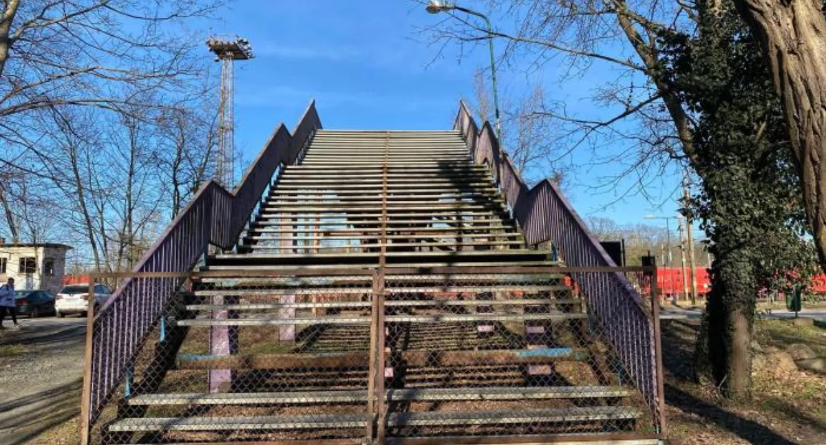 Inwestycje, Kładka torami Brzegu Dolnym wyremontować informuje burmistrz Ireneusz - zdjęcie, fotografia
