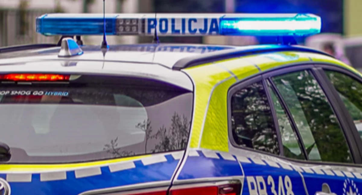 Wypadki i zdarzenia drogowe, Policyjny pościg zakończył wypadkiem Droga zablokowana - zdjęcie, fotografia