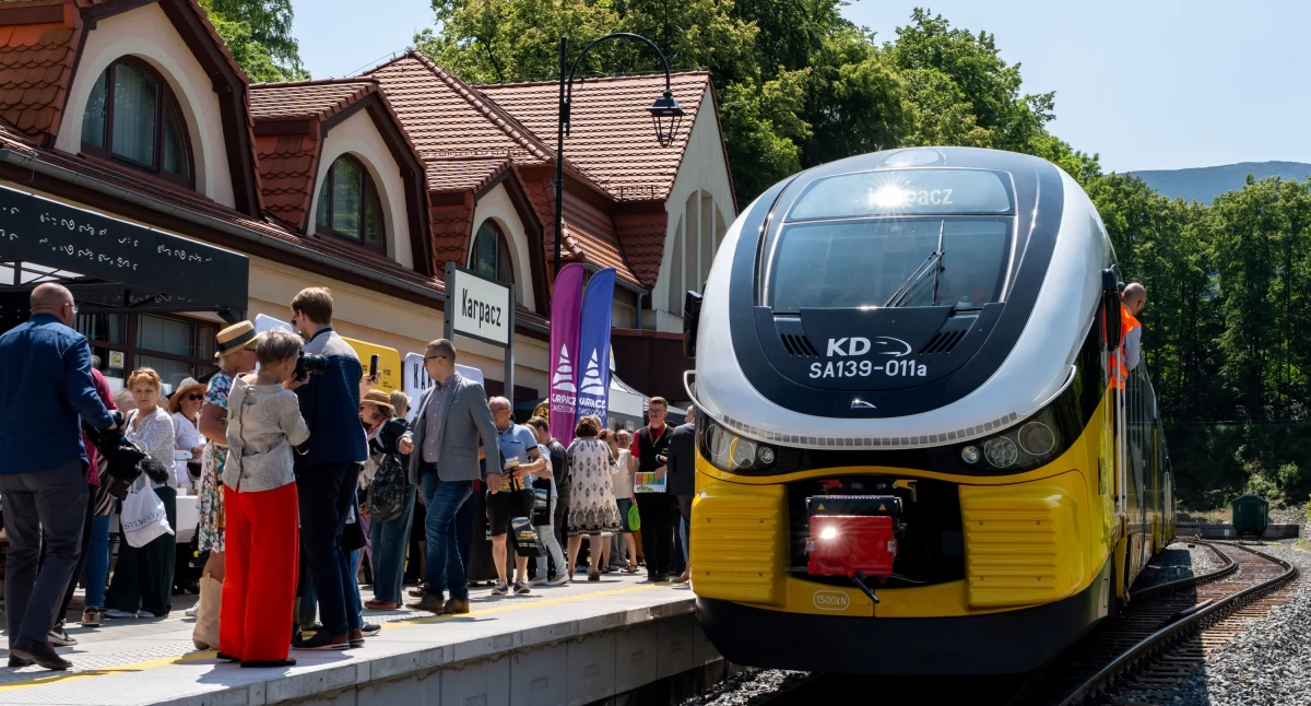 Komunikacja publiczna, Ponad tysięcy osób dojechało Karpacza Wielki sukces renesans kolei Dolnym Śląsku najlepsze! - zdjęcie, fotografia