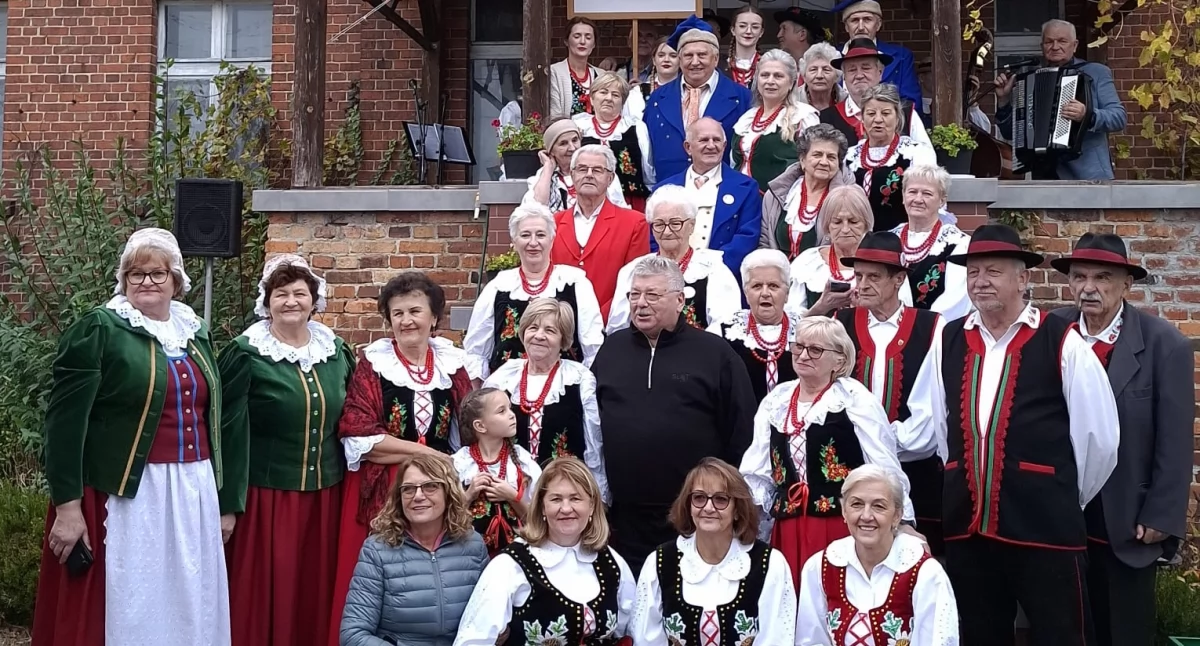 Święta i obchody, Warzęgowie GANKU rozbrzmiewa muzyka wykonaniu kapel ludowych - zdjęcie, fotografia