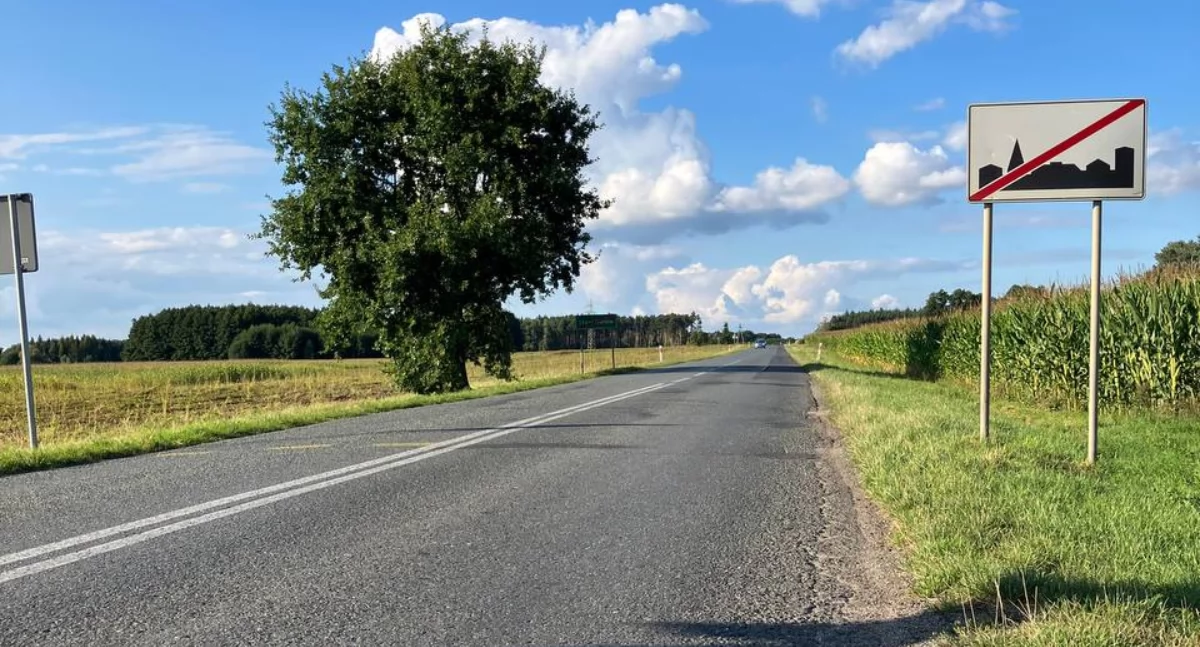 Inwestycje, Blisko drogi powiecie wołowskim Bezpieczniej pieszo rowerem samochodem - zdjęcie, fotografia