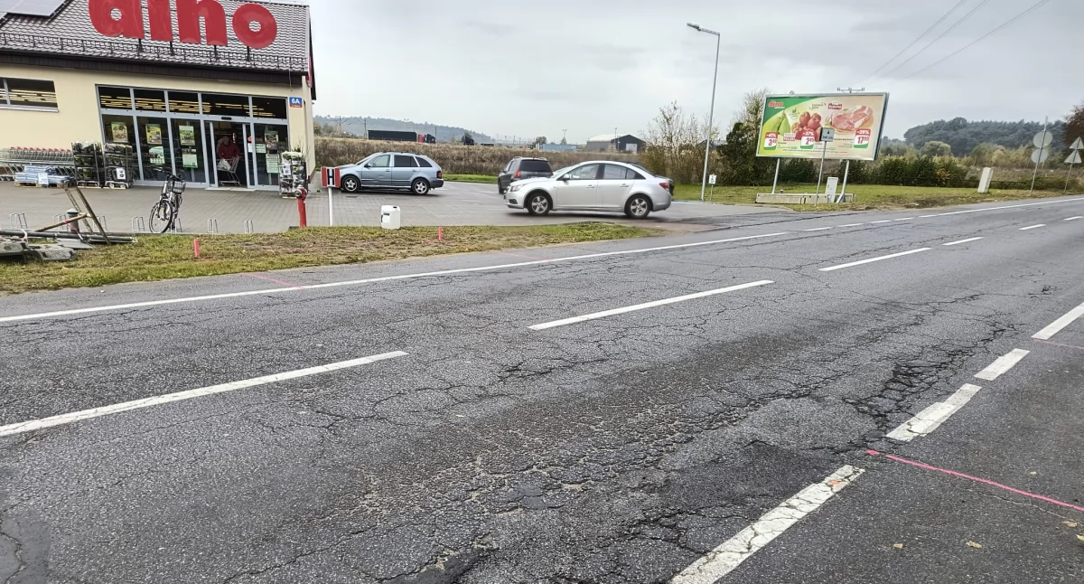 Inwestycje, przejście pieszych markecie Brzegu Dolnym - zdjęcie, fotografia
