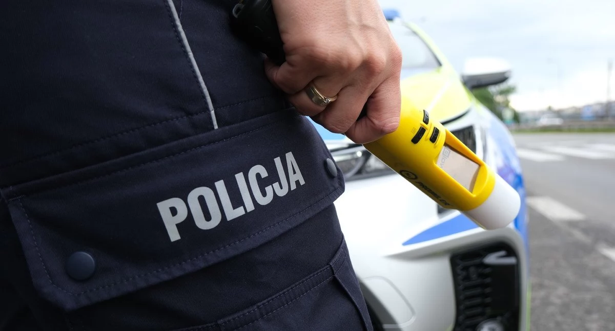 Bezpieczeństwo, Policja będzie czuwać bezpieczeństwem ruchu drogowym okresie Wszystkich Świętych - zdjęcie, fotografia