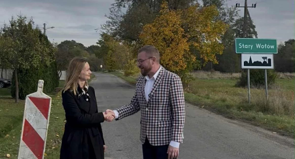 Natalia Gołąb, członkini Zarządu Województwa Dolnośląskiego i Rafał Borzyński, prezes Przedsiębiorstwa Wodno - Kanalizacyjnego w Wołowie.