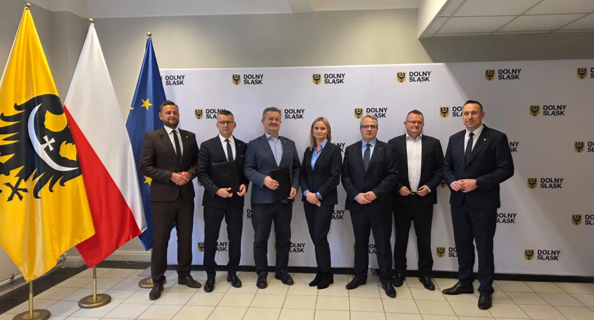 Komunikacja publiczna, Elfów Dolnym Śląsku! podpisało kolejną umowę Bydgoszcz - zdjęcie, fotografia