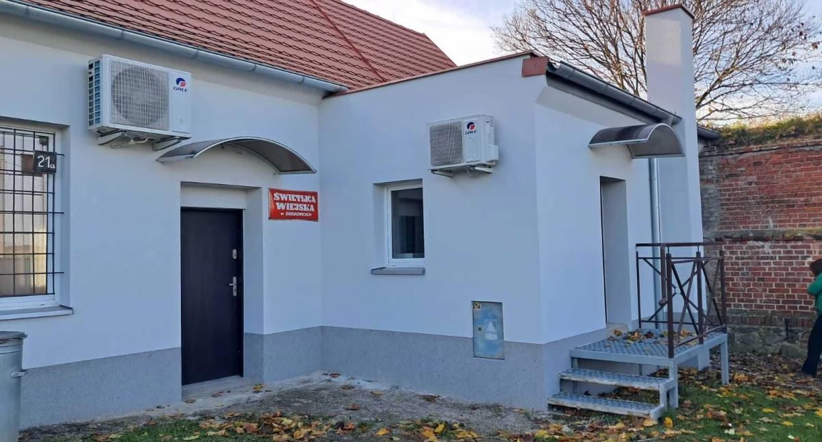 Inwestycje, elewacja świetlicy Siodłkowicach - zdjęcie, fotografia