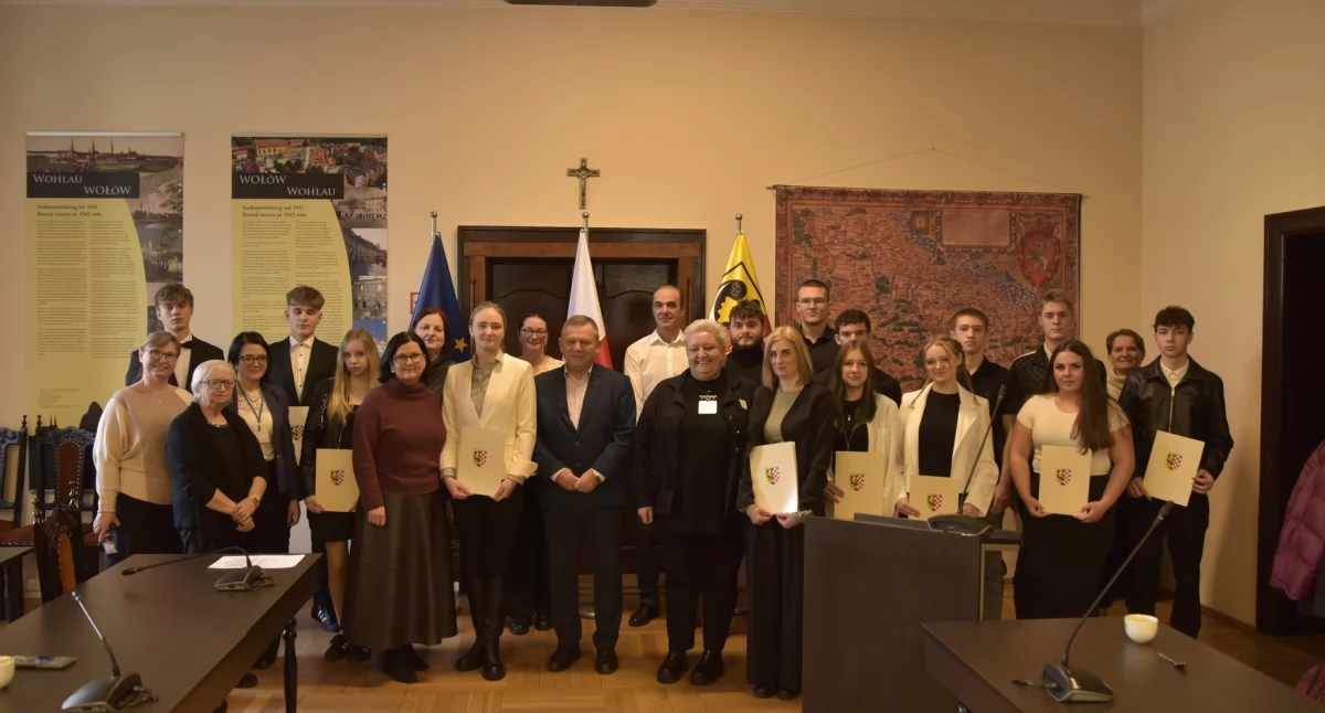 Edukacja i szkoły, Uroczyste wręczenie stypendiów powiatu wołowskiego - zdjęcie, fotografia
