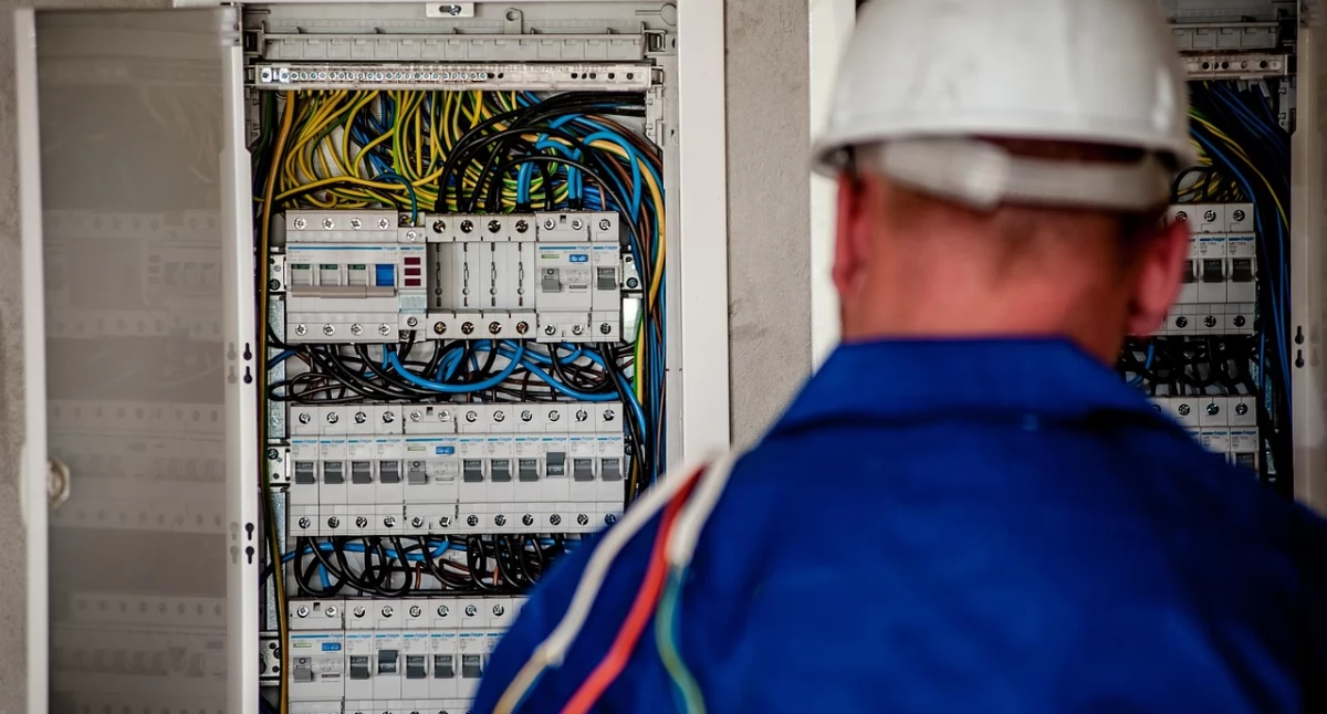 Awarie i wyłączenia, Planowane wyłączenia prądu powiecie wołowskim Tauron zapowiada przerwy dostawie energii grudnia kilku miejscach - zdjęcie, fotografia