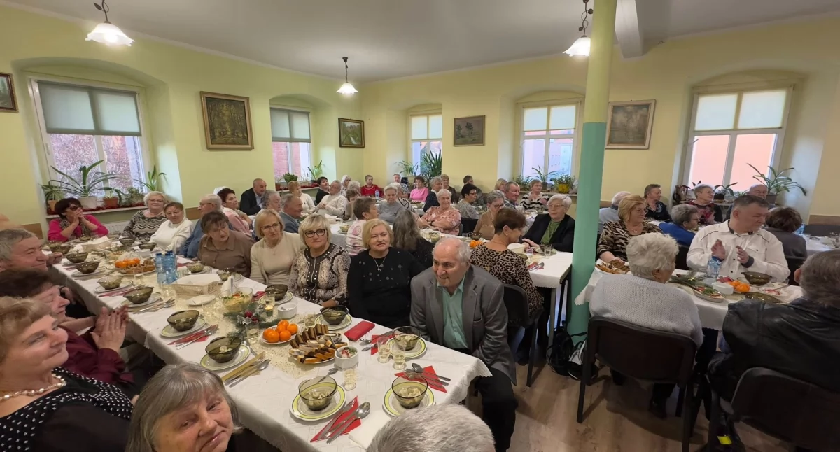 Święta i obchody, Opłatkowe spotkanie seniorów Wołowie udziałem burmistrza starosty - zdjęcie, fotografia