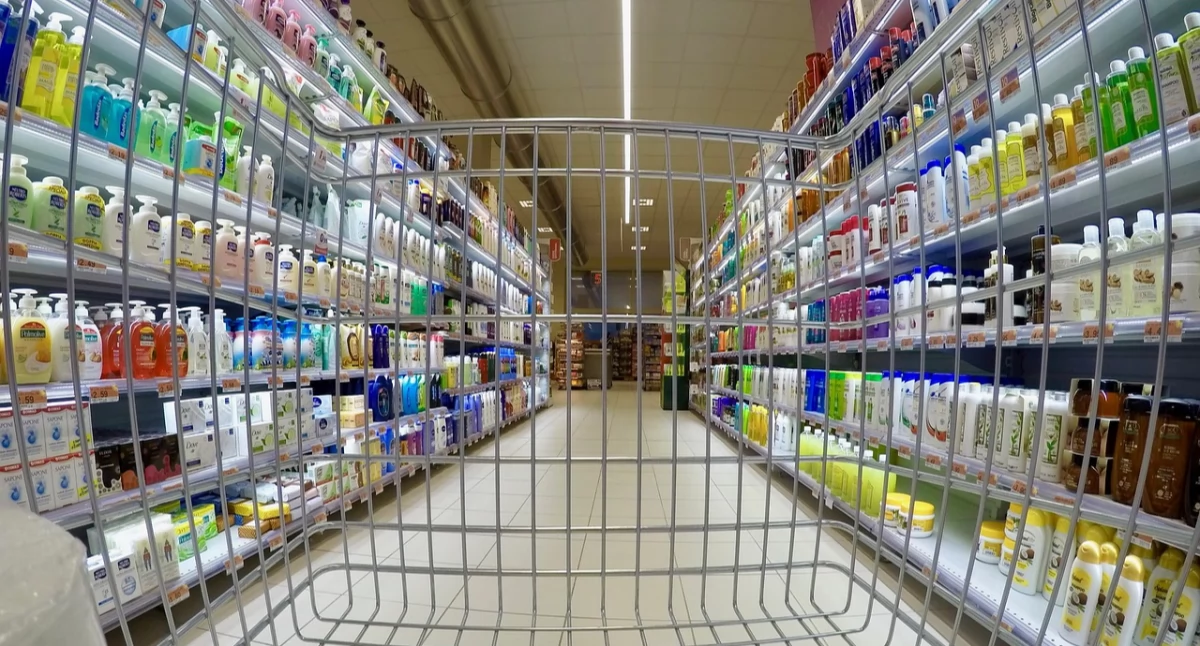 Bezpieczeństwo, Kradł luksusowe perfumy drogeriach latek usłyszał siedem zarzutów - zdjęcie, fotografia