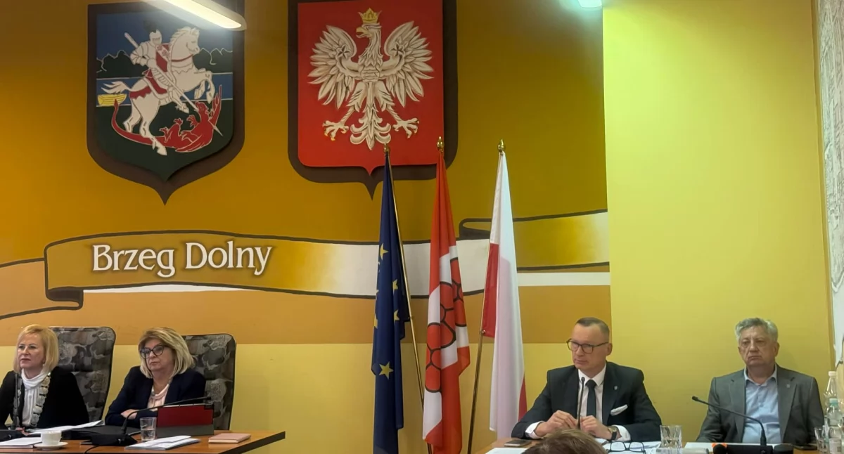 Inwestycje, Zielona rewolucja szkołach drogi świetlice Brzeg Dolny planuje ponad inwestycje - zdjęcie, fotografia