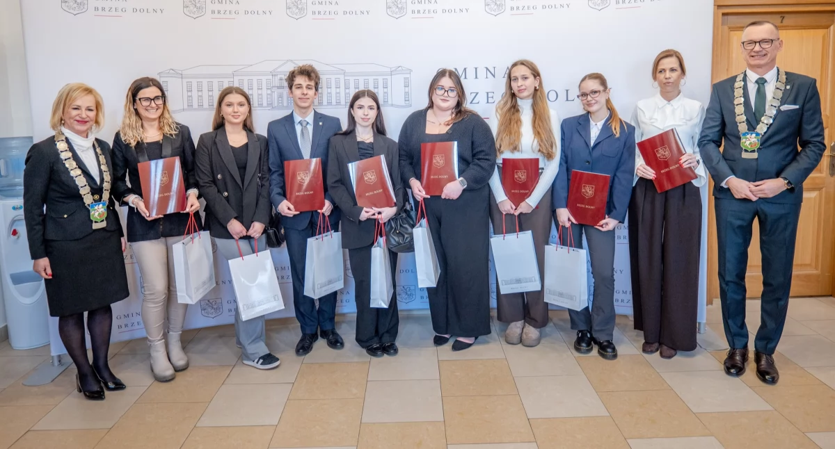 Edukacja i szkoły, Stypendia najlepszych studentów Brzegu Dolnego - zdjęcie, fotografia