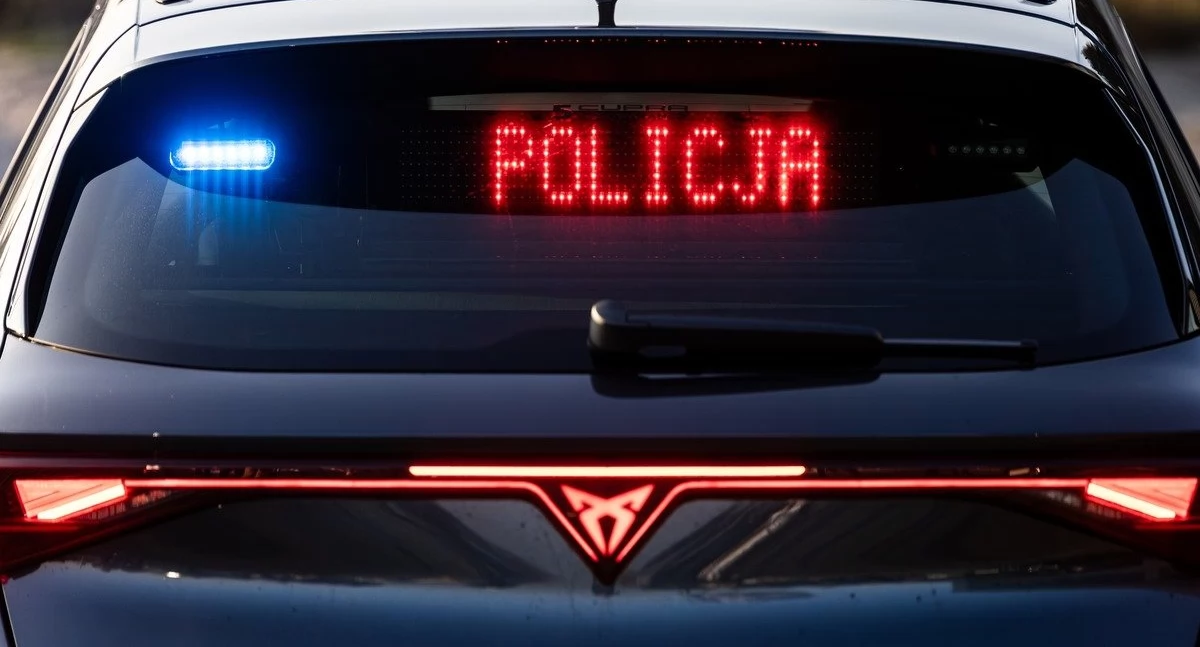Bezpieczeństwo, Świąteczne podróże kontrolą Policjanci apelują kierowców - zdjęcie, fotografia