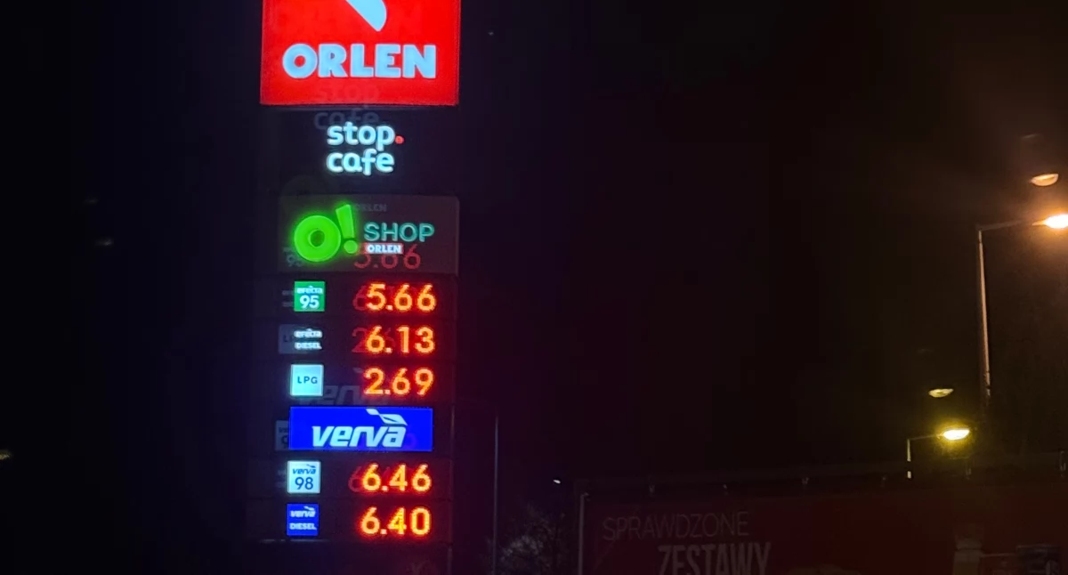 Gospodarka, naprawdę kosztuje paliwo Politycy kłócą stacjach Brzegu Dolnym mówią siebie - zdjęcie, fotografia