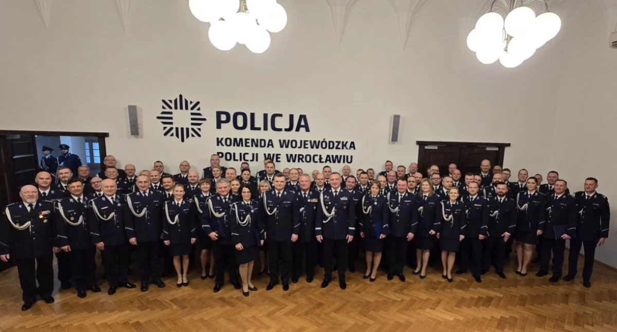 Komunikaty policji, Zmiana czele policji Wołowie Paweł Adamczak nowym komendantem - zdjęcie, fotografia