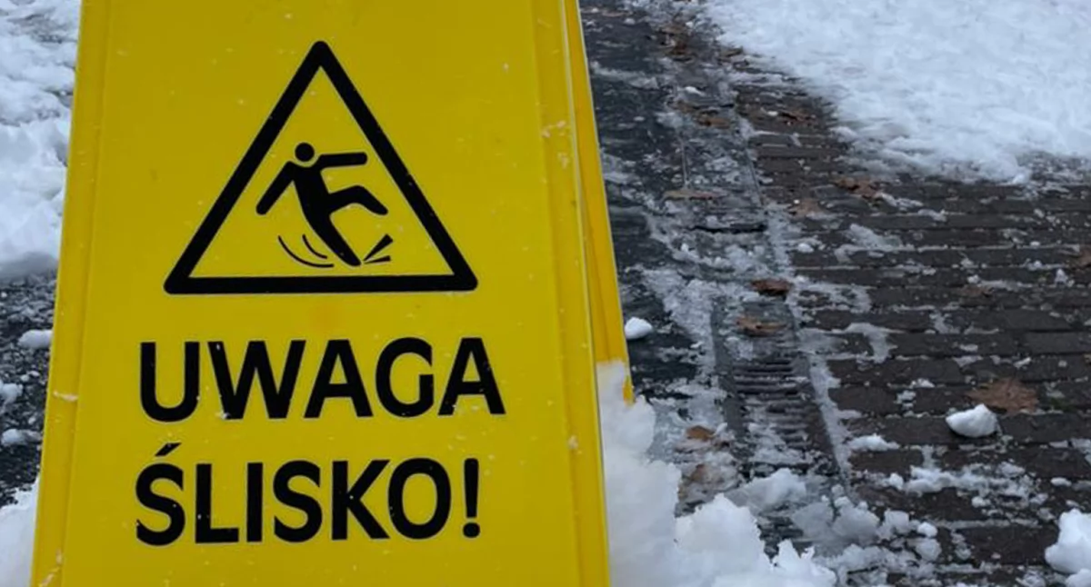 Pogoda, Ślisko drogach chodnikach Policja ostrzegają mieszkańców powiatu wołowskiego - zdjęcie, fotografia