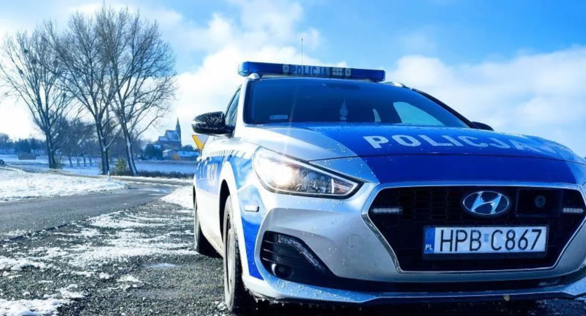Interwencje, Groźne zdarzenie koniec Brzegu Dolnym latek wypadł balkonu - zdjęcie, fotografia