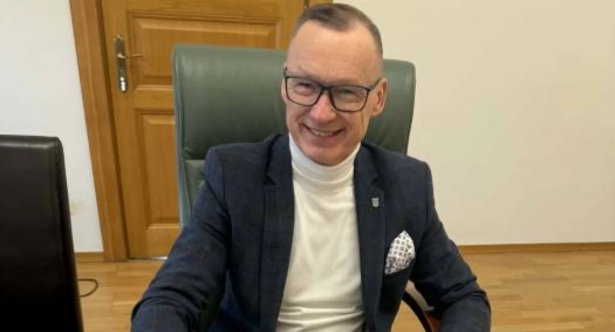 Radni i rady samorządowe, boisk dróg służbę zdrowia zmian kadrowych oczyszczalnię ścieków Burmistrz Ireneusz najważniejszych decyzjach gminy - zdjęcie, fotografia