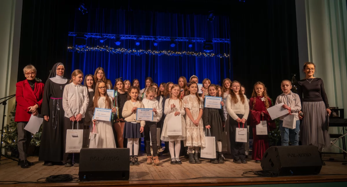 Konkursy i plebiscyty, Kolędy pastorałki wykonaniu młodych talentów Powiatowy Konkurs Brzegu Dolnym - zdjęcie, fotografia