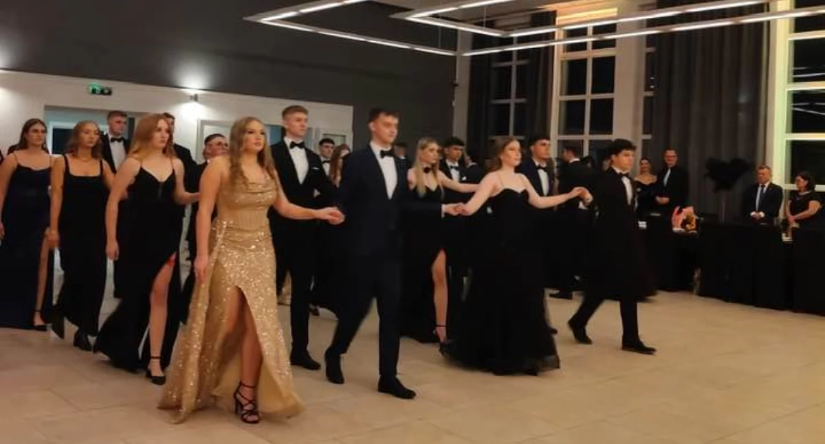 Edukacja i szkoły, Maturzyści Brzegu Dolnym rozpoczęli odliczanie egzaminu - zdjęcie, fotografia
