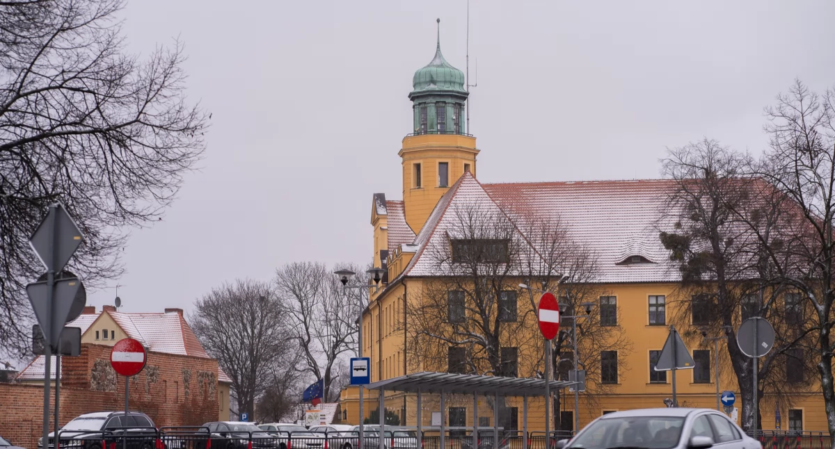Pomoc, Biura Rzeczy Znalezionych trafiły telefony komórkowe - zdjęcie, fotografia