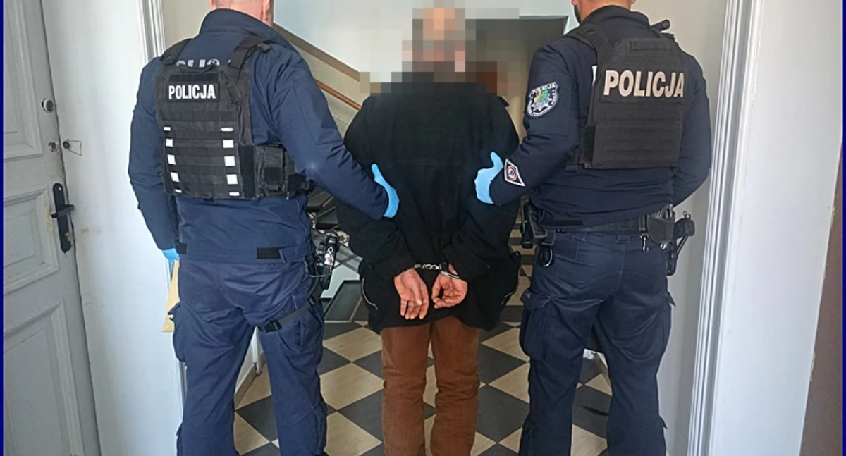 Bezpieczeństwo, Szybka reakcja policjantów Poszukiwany mężczyzna zatrzymany sądzie - zdjęcie, fotografia
