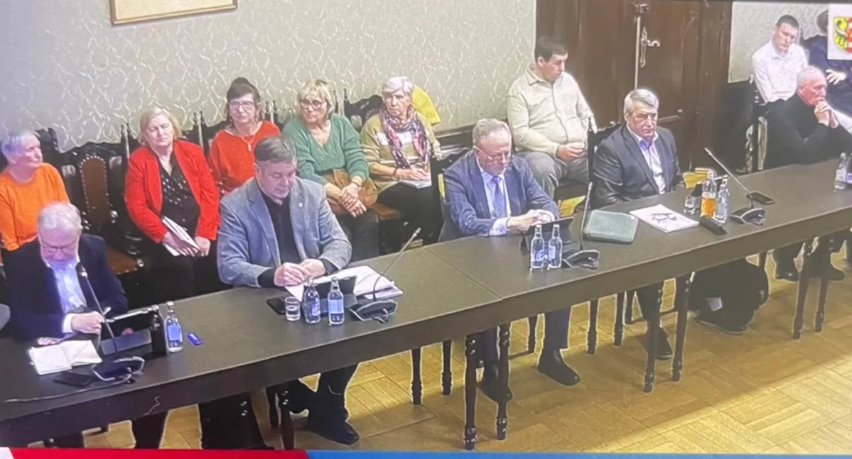 Radni i rady samorządowe, Strategia seniorów lupą radnych Transport rehabilitacja głównym problemem powiatu wołowskiego - zdjęcie, fotografia