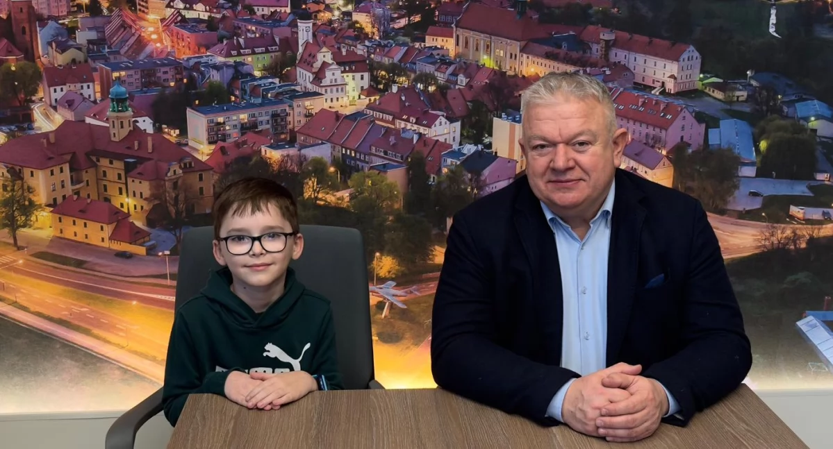 Edukacja i szkoły, Młody mieszkaniec gminy Wołów wizytą burmistrza Rozmowa przyszłości rozwoju - zdjęcie, fotografia