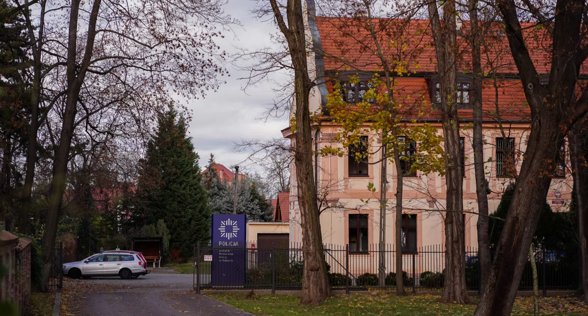 Bezpieczeństwo, Policjant Wołowa zatrzymany Sprawa dotyczy podejrzenia przestępstwa seksualnym - zdjęcie, fotografia
