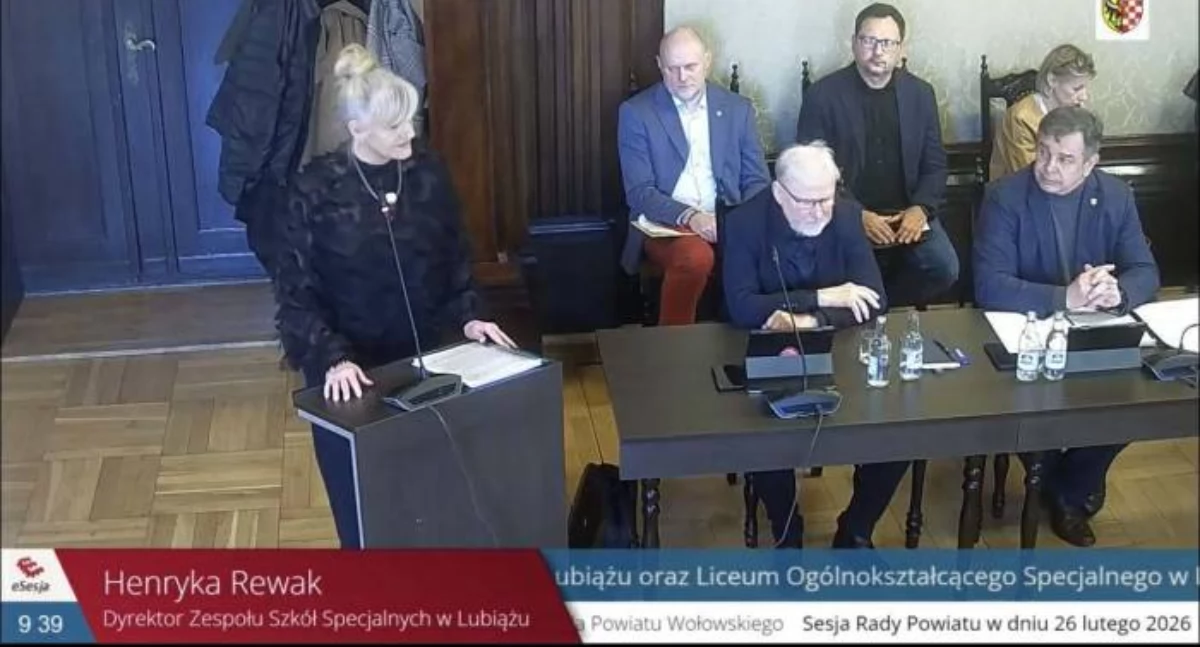 Edukacja i szkoły, Powiat stał zakładnikiem szkoły szkoła zakładnikiem powiatu wybrzmieć Warszawie - zdjęcie, fotografia