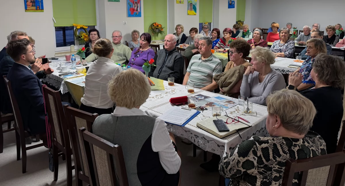 Zdrowie, Seniorzy rozmawiali ochronie zdrowia Spotkanie przedstawicielami Brzegu Dolnym - zdjęcie, fotografia