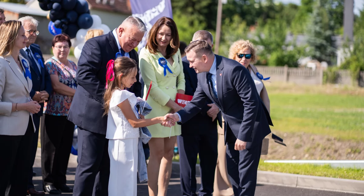 Michał Jaros podczas uroczystości otwarcia Śródmiejskiego Obejścia Wołowa. Był często zapraszany do gminy przez burmistrza Dariusza Chmurę. 