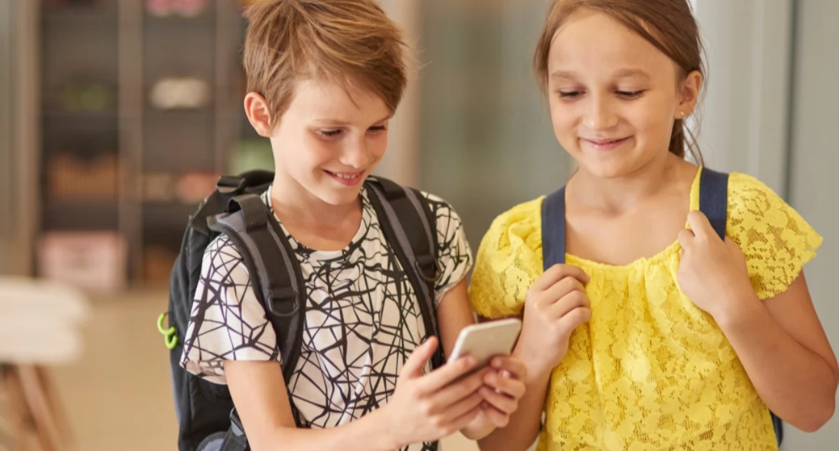 Edukacja i szkoły, Koniec smartfonów szkołach zasady dotkną także Wołów Brzeg Dolny Wińsko - zdjęcie, fotografia