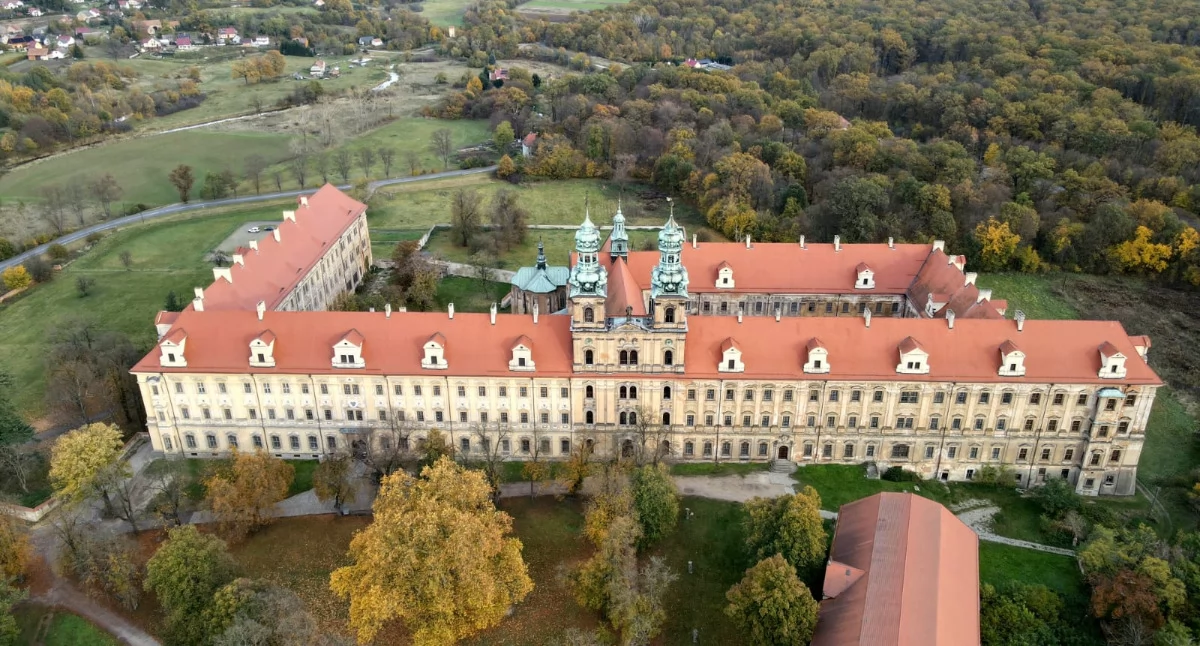Inwestycje, Ponad powiatu wołowskiego Pieniądze zabytki bezpieczeństwo seniorów - zdjęcie, fotografia