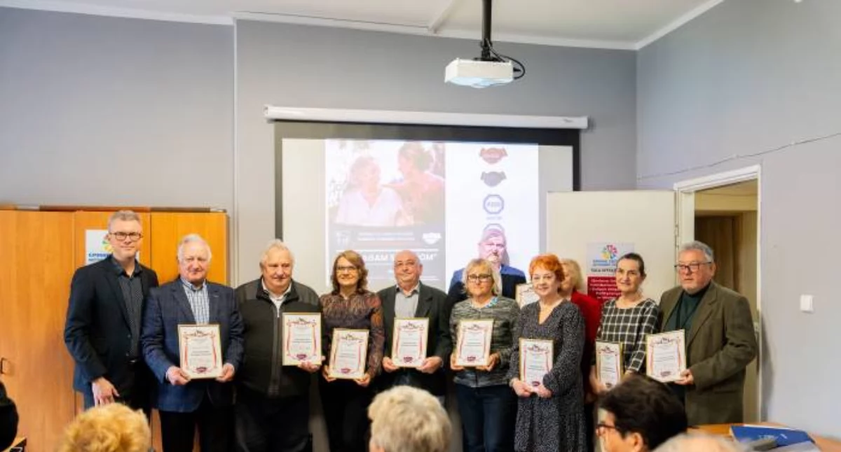 Święta i obchody, którzy przechodzą obojętnie seniorów uhonorowani - zdjęcie, fotografia