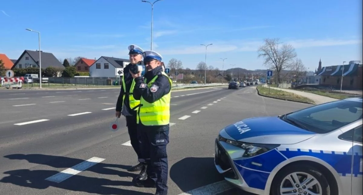 Bezpieczeństwo, Bezpiecznie przez Wołów Brzeg Dolny Policja apeluje kierowców rozwagę - zdjęcie, fotografia