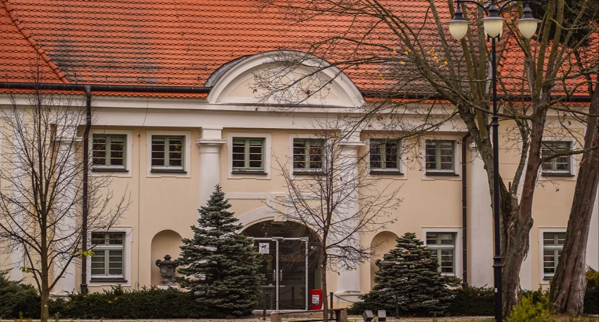 Komunikaty urzędów, Stanowisko gminy Brzeg Dolny kwestii uregulowania problemu obudów śmietnikowych prawidłowej segregacji śmieci - zdjęcie, fotografia
