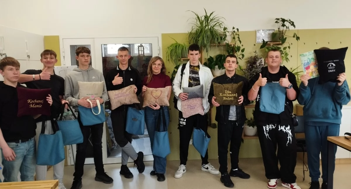 Natura i ekologia, Męska strona krawiectwa Wyjątkowe warsztaty Multicentrum Waste Brzegu Dolnym - zdjęcie, fotografia