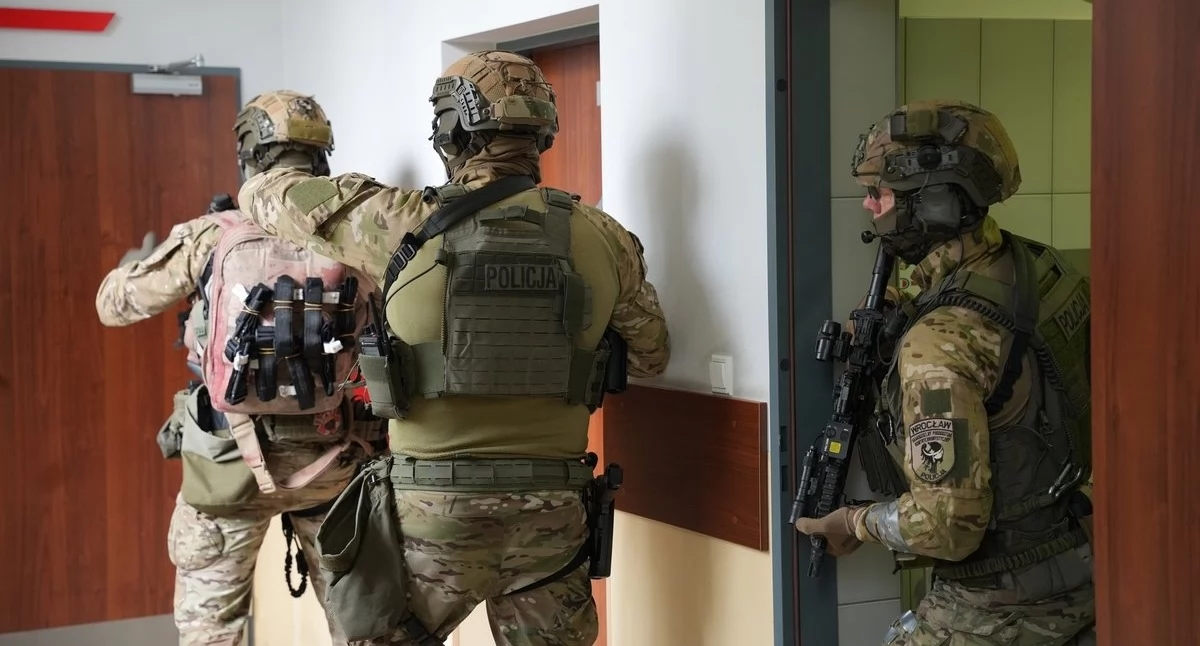 Bezpieczeństwo, Sprawdzian dolnośląskich funkcjonariuszy służby gotowe terrorystyczny - zdjęcie, fotografia