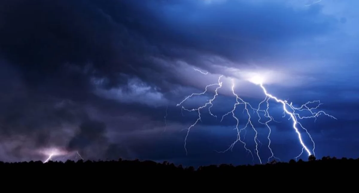Pogoda, Uwaga mieszkańcy powiatu wołowskiego! Nadciągają burze silnym wiatrem - zdjęcie, fotografia