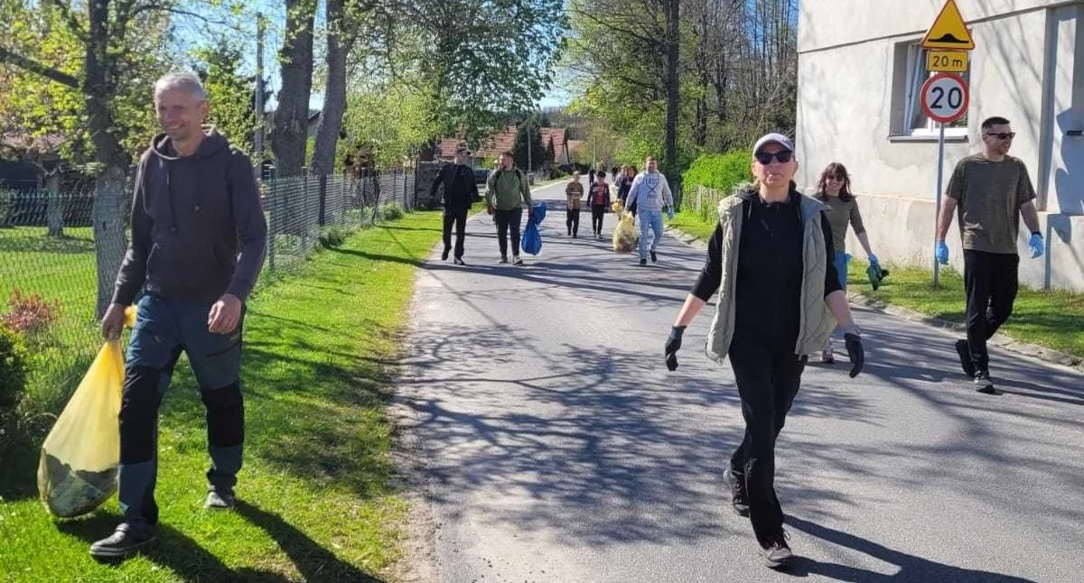 Inwestycje, Wspólna inicjatywa mieszkańców Garwół stawia współpracę porządek - zdjęcie, fotografia