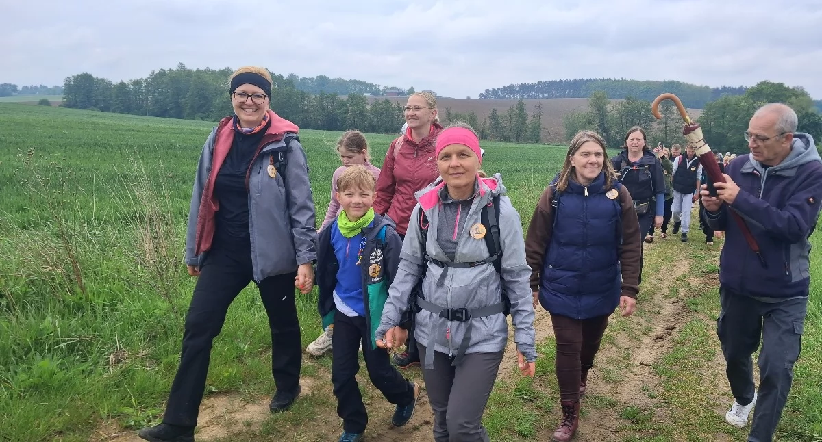 Święta i obchody, Modlitwa wzruszenie „belgijka” Pierwsza pielgrzymka Wołowa Głębowic - zdjęcie, fotografia