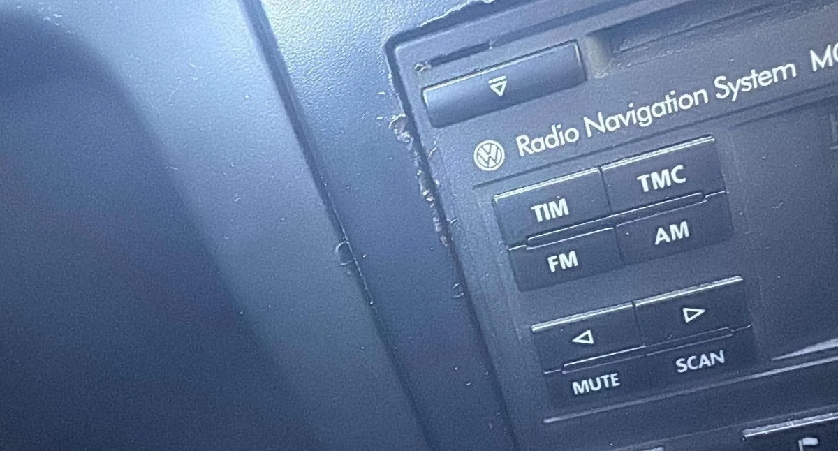 Próba kradzieży radia. 